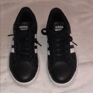 Adidas Women’s Cloudfoam Advantage stripe Sneaker